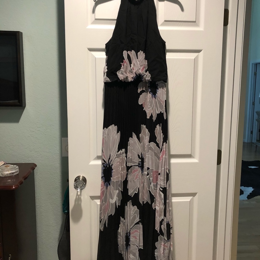 Betsy & Adam Sleeveless Floral Pleated Maxi Dress